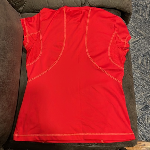 Red FILA workout shirt size M - Picture 2 of 6